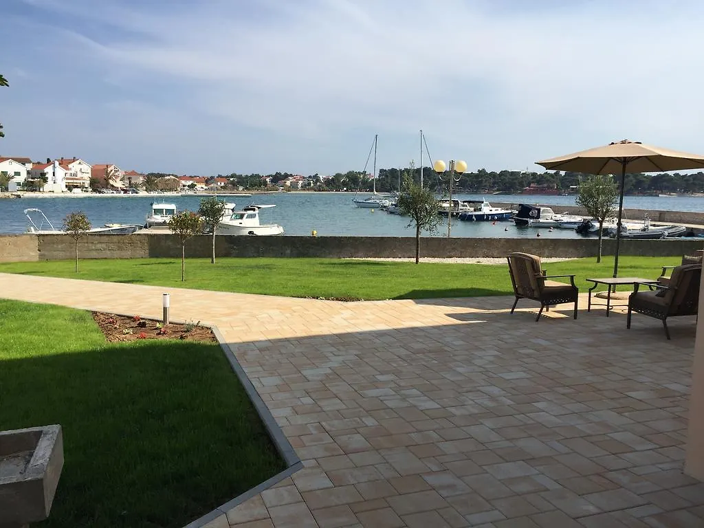 Guest House Punta Grzan Petrcane 3*,